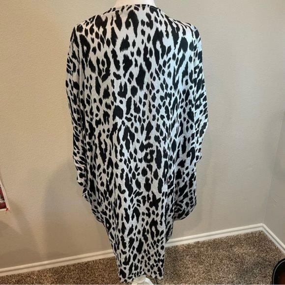 Umgee Leopard Print Open Front Oversized Rayon Cardigan - Picture 2 of 5